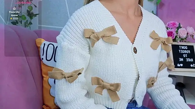 EmmyCortez online show from October 10, 2025, 11:44 am