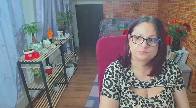 Snapshot of like2knowyou chatting on February 25, 2025, 9:04 pm like2knowyou online show from February 25, 2025, 9:04 pm