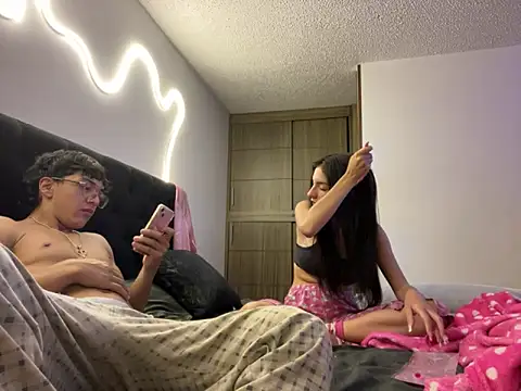 Snapshot of DesireLuxe chatting on October 2, 2025, 6:39 am DesireLuxe online show from October 2, 2025, 6:39 am