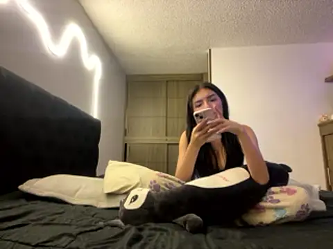 DesireLuxe online show from January 13, 2026, 7:23 am