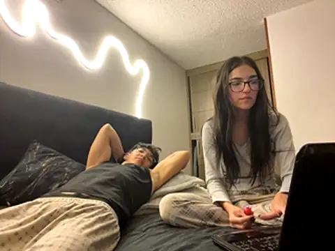 Snapshot of DesireLuxe chatting on October 17, 2025, 6:39 am DesireLuxe online show from October 17, 2025, 6:39 am