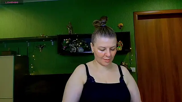 Snapshot of VeronikawGold chatting on April 4, 2026, 11:17 am VeronikawGold online show from April 4, 2026, 11:17 am