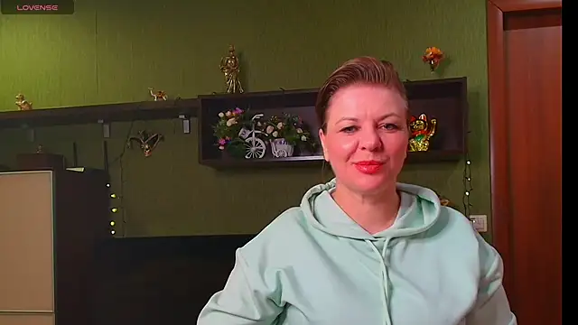 Snapshot of VeronikawGold chatting on April 15, 2026, 10:32 pm VeronikawGold online show from April 15, 2026, 10:32 pm