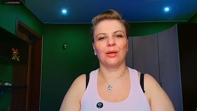 Snapshot of VeronikawGold chatting on May 20, 2026, 6:49 pm VeronikawGold online show from May 20, 2026, 6:49 pm