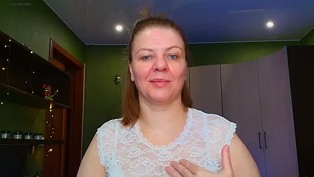 Snapshot of VeronikawGold chatting on June 4, 2026, 3:33 am VeronikawGold online show from June 4, 2026, 3:33 am