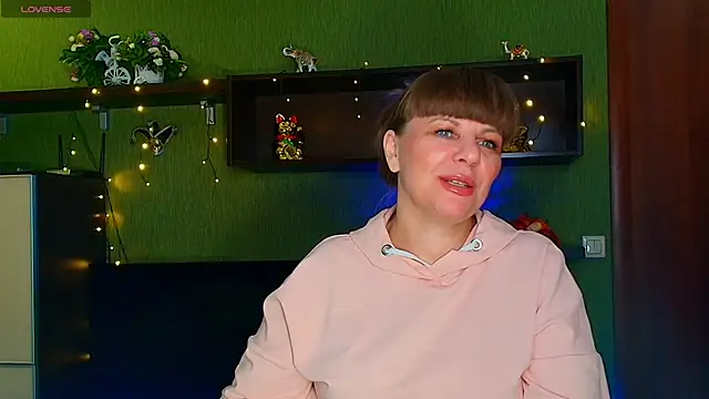 Snapshot of VeronikawGold chatting on February 2, 2026, 5:45 pm VeronikawGold online show from February 2, 2026, 5:45 pm