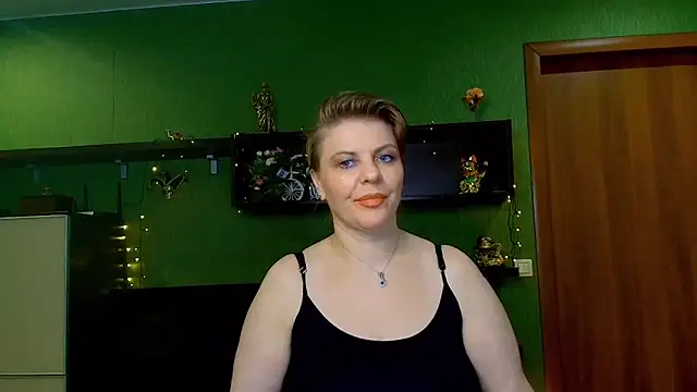 Snapshot of VeronikawGold chatting on April 6, 2026, 7:59 pm VeronikawGold online show from April 6, 2026, 7:59 pm