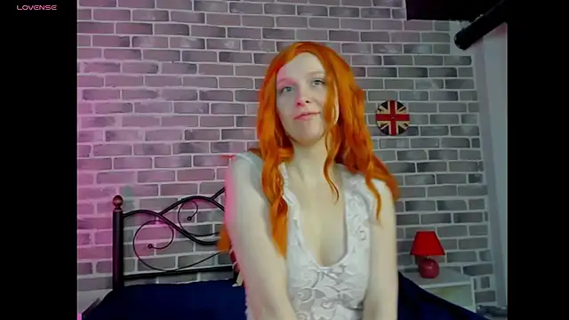 KristinMoore online show from March 9, 2025, 9:24 am