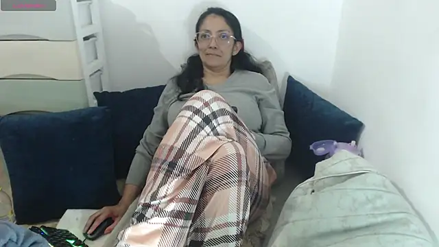 Snapshot of Sexyqueen_mature_ chatting on November 16, 2025, 12:37 am Sexyqueen mature online show from November 16, 2025, 12:37 am