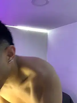 eross chipre  online show from November 14, 2025, 4:54 pm