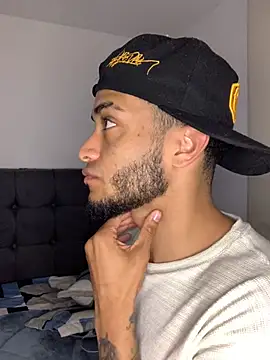 eross chipre  online show from April 18, 2026, 11:05 pm