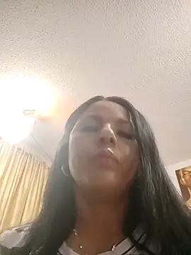 Snapshot of AndreaGonz chatting on March 4, 2025, 12:12 pm AndreaGonz online show from March 4, 2025, 12:12 pm