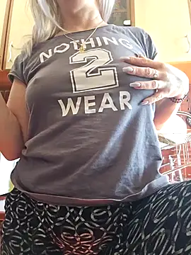 Snapshot of LadyTouch chatting on April 7, 2026, 7:43 am LadyTouch online show from April 7, 2026, 7:43 am