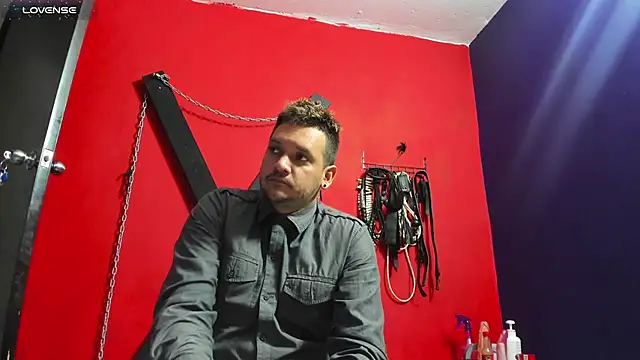 Snapshot of BDSM_SUBMISSION3 chatting on February 21, 2025, 12:38 am BDSM SUBMISSION3 online show from February 21, 2025, 12:38 am