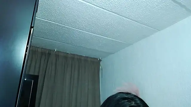 Snapshot of EngelCristaly chatting on October 15, 2025, 5:06 am EngelCristaly online show from October 15, 2025, 5:06 am