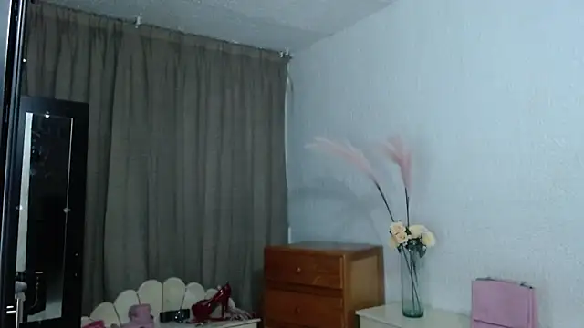 Snapshot of EngelCristaly chatting on September 29, 2025, 3:24 am EngelCristaly online show from September 29, 2025, 3:24 am