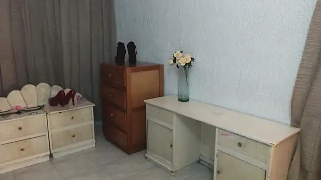 Snapshot of EngelCristaly chatting on February 12, 2026, 6:35 am EngelCristaly online show from February 12, 2026, 6:35 am