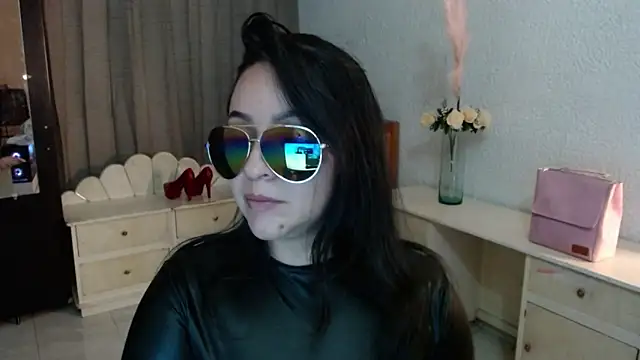 Snapshot of EngelCristaly chatting on February 1, 2026, 8:01 am EngelCristaly online show from February 1, 2026, 8:01 am