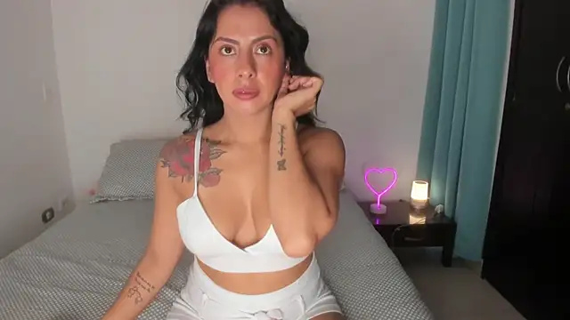 Snapshot of _lucianapalmer chatting on February 14, 2026, 11:43 am lucianapalmer online show from February 14, 2026, 11:43 am