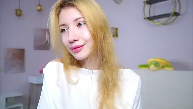 SunnivaCovil online show from February 13, 2026, 2:39 pm