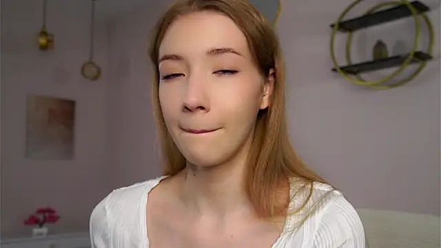 SunnivaCovil online show from September 19, 2025, 2:43 pm