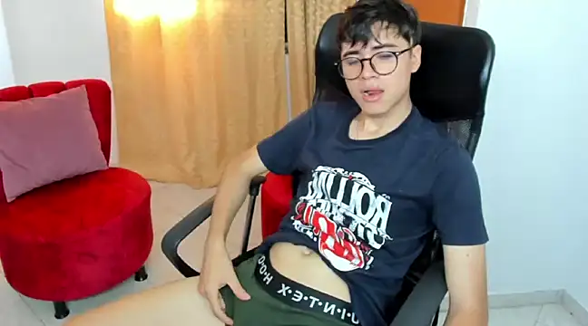 Snapshot of liam_orion chatting on February 28, 2025, 7:14 pm liam orion online show from February 28, 2025, 7:14 pm