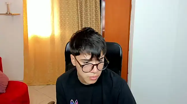 Snapshot of liam_orion chatting on February 25, 2025, 6:44 pm liam orion online show from February 25, 2025, 6:44 pm