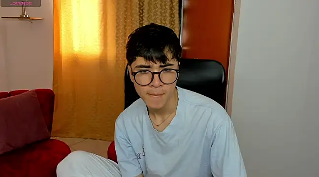 Snapshot of liam_orion chatting on February 26, 2025, 6:48 pm liam orion online show from February 26, 2025, 6:48 pm