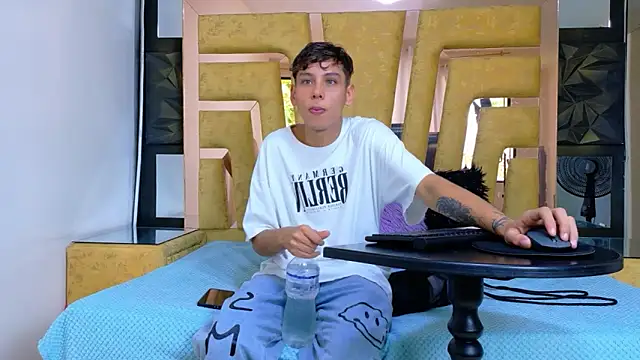 Snapshot of Noahoconor chatting on September 12, 2025, 4:29 pm Noahoconor online show from September 12, 2025, 4:29 pm