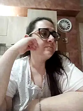 Snapshot of Dolcecurvy chatting on May 10, 2026, 9:27 pm Dolcecurvy online show from May 10, 2026, 9:27 pm