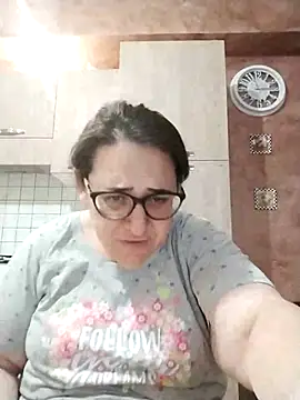 Snapshot of Dolcecurvy chatting on May 22, 2026, 9:13 pm Dolcecurvy online show from May 22, 2026, 9:13 pm