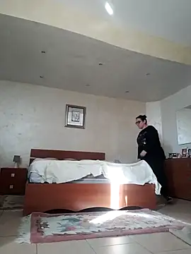 Dolcecurvy online show from December 15, 2025, 9:59 am