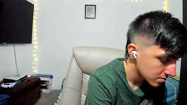 babymaik online show from September 18, 2025, 8:45 pm