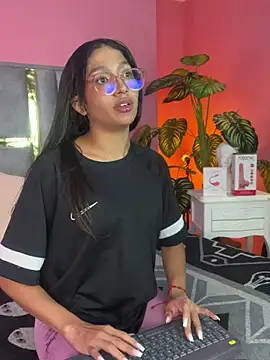 Snapshot of Tyla_Ks chatting on March 20, 2025, 1:35 am Tyla Ks online show from March 20, 2025, 1:35 am