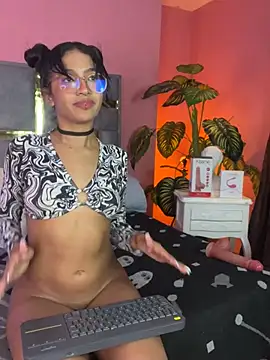 Snapshot of Tyla_Ks chatting on March 21, 2025, 1:45 am Tyla Ks online show from March 21, 2025, 1:45 am