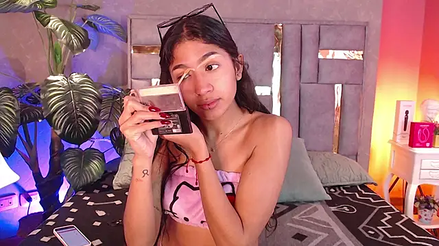 Snapshot of Tyla_Ks chatting on September 10, 2025, 7:35 pm Tyla Ks online show from September 10, 2025, 7:35 pm