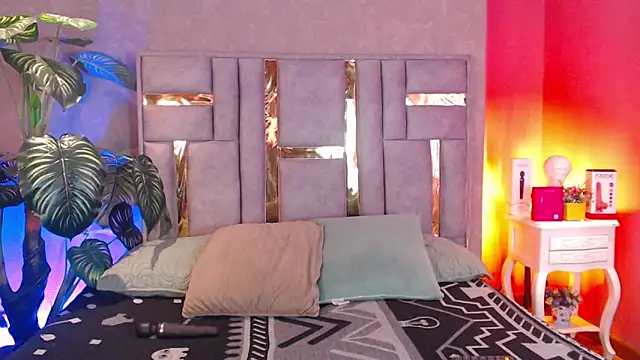 Snapshot of Tyla_Ks chatting on September 16, 2025, 7:37 pm Tyla Ks online show from September 16, 2025, 7:37 pm