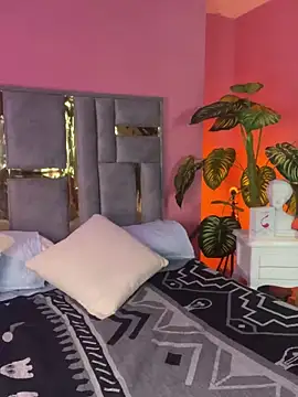 Snapshot of Tyla_Ks chatting on March 19, 2025, 1:32 am Tyla Ks online show from March 19, 2025, 1:32 am