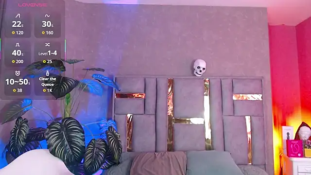 Snapshot of Tyla_Ks chatting on October 16, 2025, 7:33 pm Tyla Ks online show from October 16, 2025, 7:33 pm