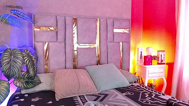 Snapshot of Tyla_Ks chatting on October 3, 2025, 7:37 pm Tyla Ks online show from October 3, 2025, 7:37 pm