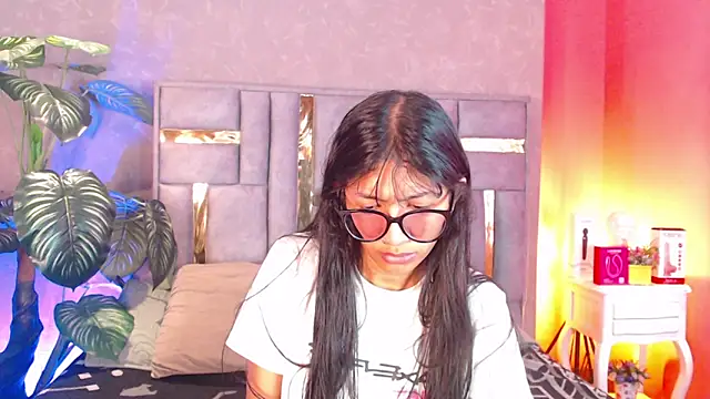 Snapshot of Tyla_Ks chatting on September 24, 2025, 7:42 pm Tyla Ks online show from September 24, 2025, 7:42 pm