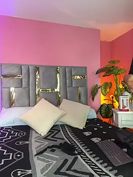 Snapshot of Tyla_Ks chatting on March 20, 2025, 7:35 pm Tyla Ks online show from March 20, 2025, 7:35 pm