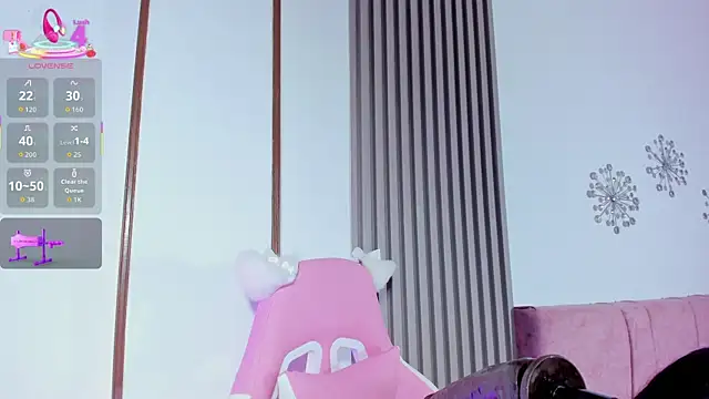 cutie sarax1 online show from November 22, 2025, 1:43 pm