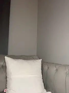 laraaaaaa online show from February 2, 2026, 1:26 am