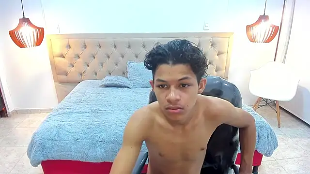 Snapshot of leslieanddrako chatting on October 22, 2025, 11:14 pm leslieanddrako online show from October 22, 2025, 11:14 pm