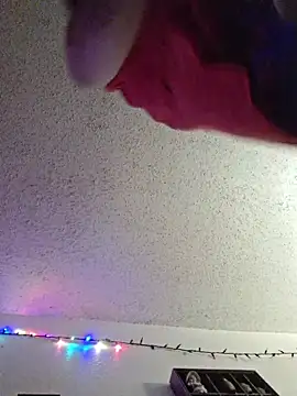 Snapshot of Smallone327 chatting on December 14, 2025, 4:40 am Smallone327 online show from December 14, 2025, 4:40 am