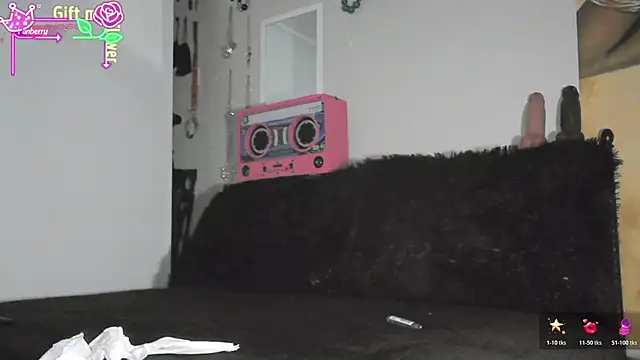 Queenanitadix online show from May 3, 2026, 11:47 am