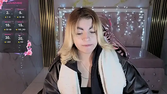 lili conor s online show from November 11, 2025, 3:23 am