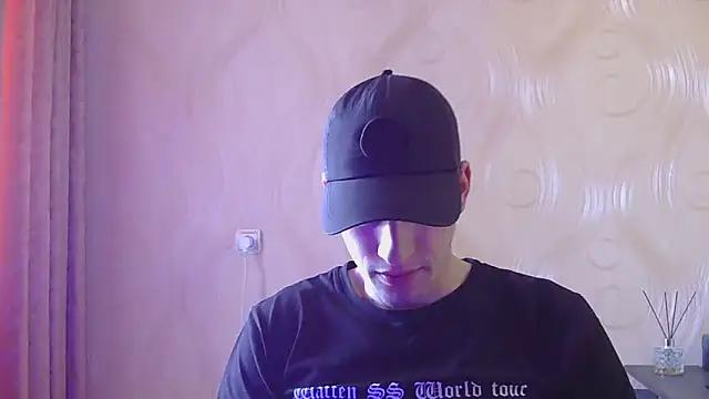 frama666 online show from May 3, 2026, 10:42 am