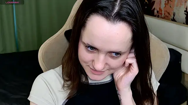 Snapshot of Luna_Loveee chatting on March 14, 2025, 6:21 am Luna Loveee online show from March 14, 2025, 6:21 am